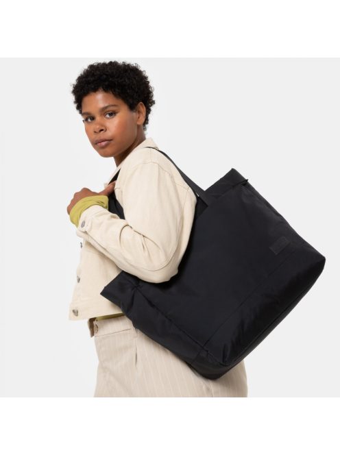 Eastpak CNNCT F SATCH nagy női laptoptartós válltáska fekete