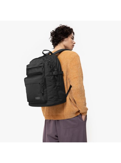 Eastpak Double PRO sok zsebes laptophátizsák fekete