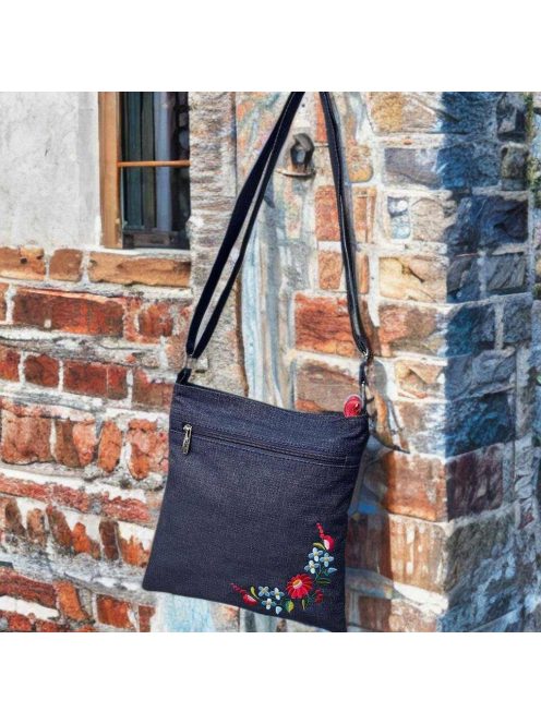 Farmer táska népi motívummal hímzett