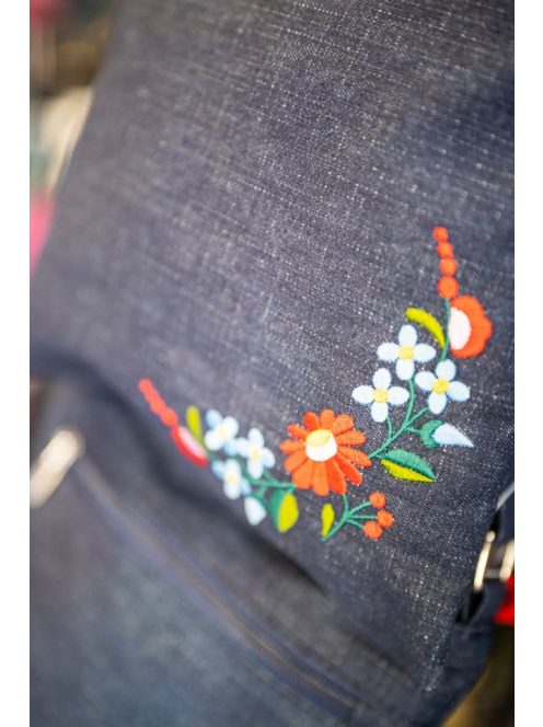 Farmer táska népi motívummal hímzett