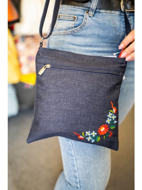 Farmer táska népi motívummal hímzett