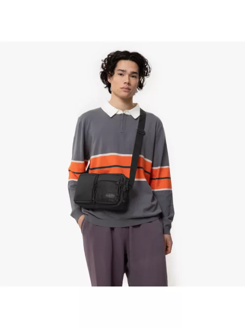 Eastpak DOUBLE Cros sok zsebes oldaltáska fekete