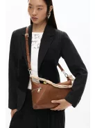 Desigual közepes válltáska cserélhető vállpántokkal hímzett camel barna