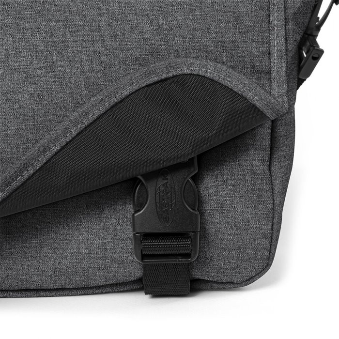 Eastpak JR kis fedeles válltáska A4 farmerfekete